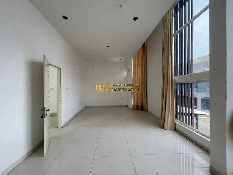 dijual villa komplek cemara kuta jalan