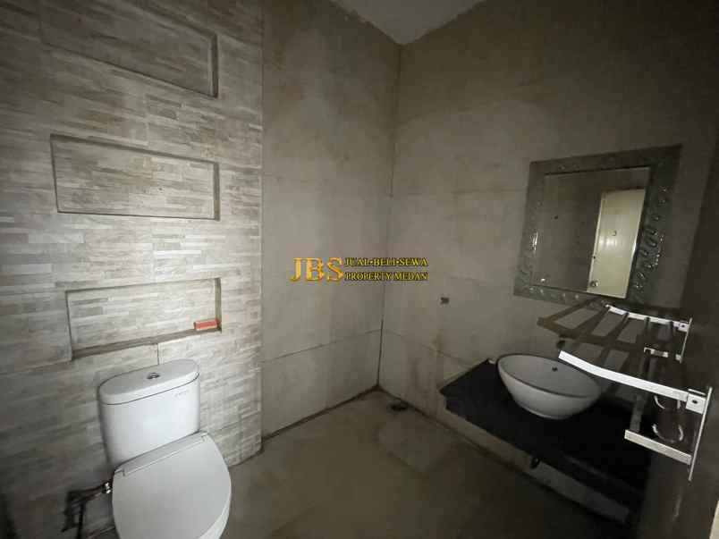 dijual villa komplek cemara kuta jalan