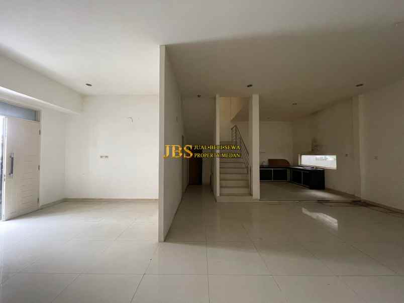 dijual villa komplek cemara kuta jalan