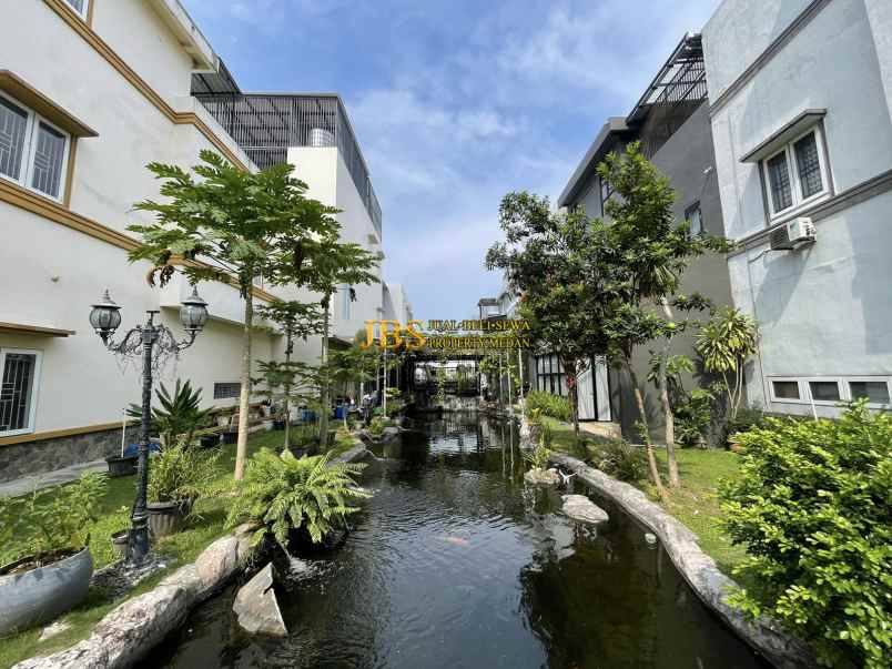 dijual villa komplek cemara kuta jalan