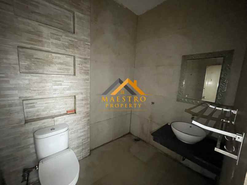 dijual villa komplek cemara kuta jalan