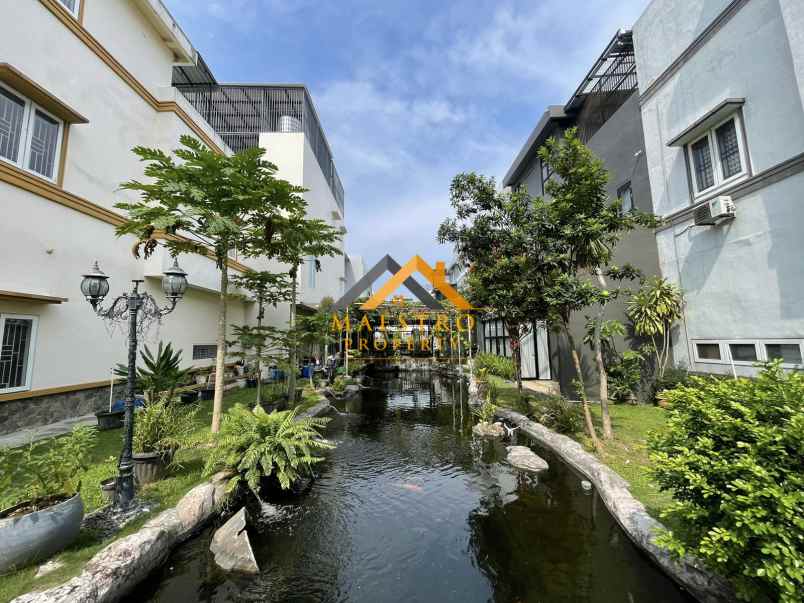 dijual villa komplek cemara kuta jalan