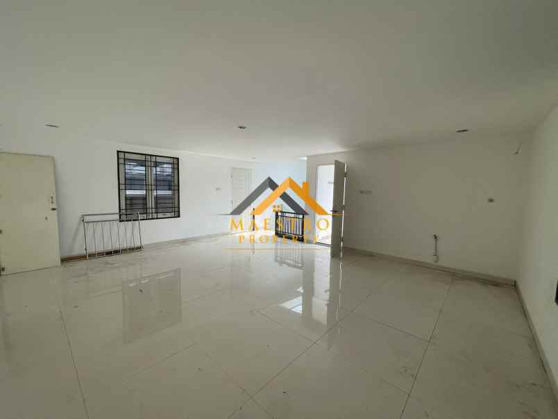 dijual villa komplek cemara kuta jalan