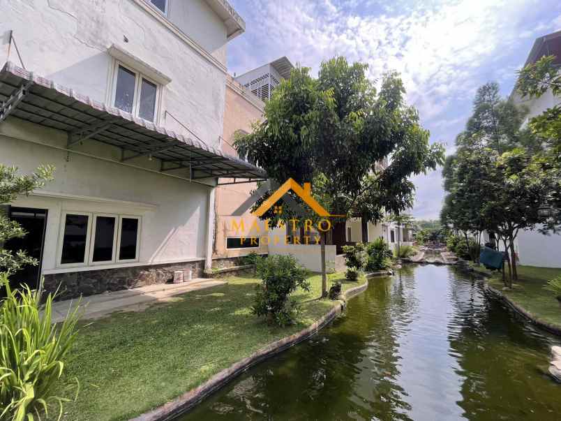 dijual villa komplek cemara kuta jalan