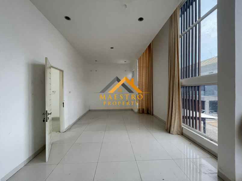 dijual villa komplek cemara kuta jalan