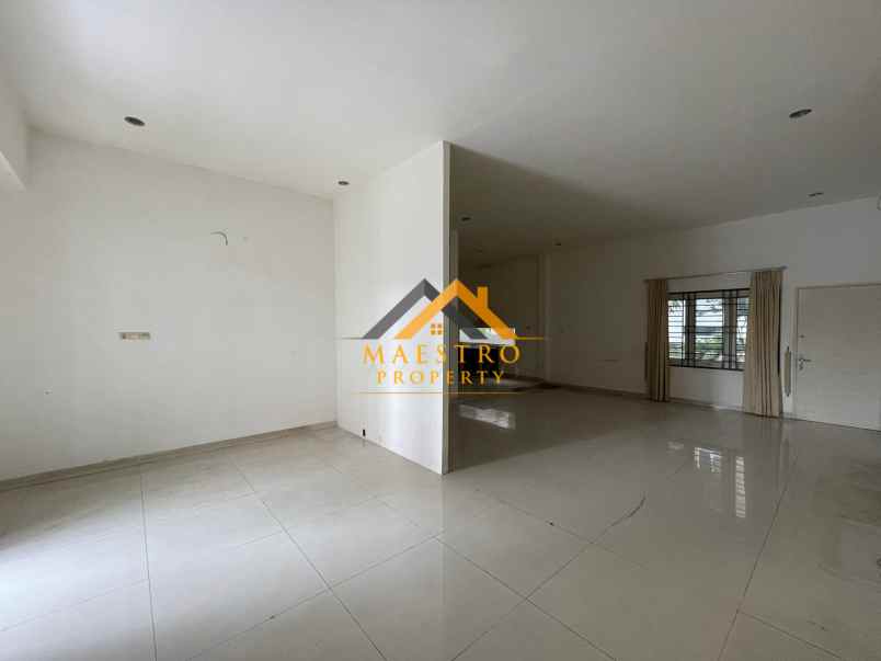 dijual villa komplek cemara kuta jalan