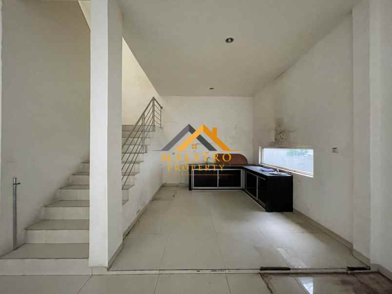 dijual villa komplek cemara kuta jalan