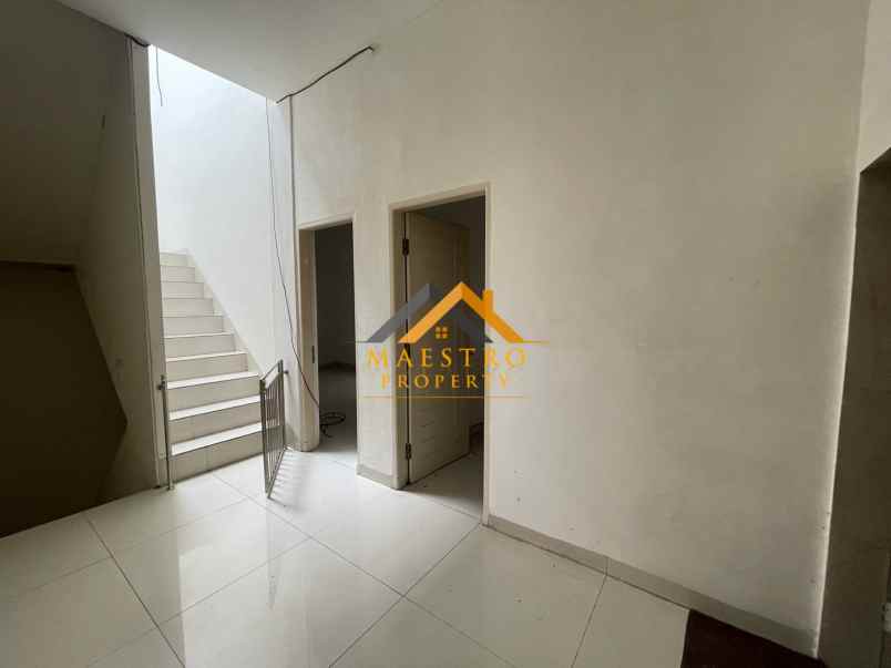 dijual villa komplek cemara kuta jalan