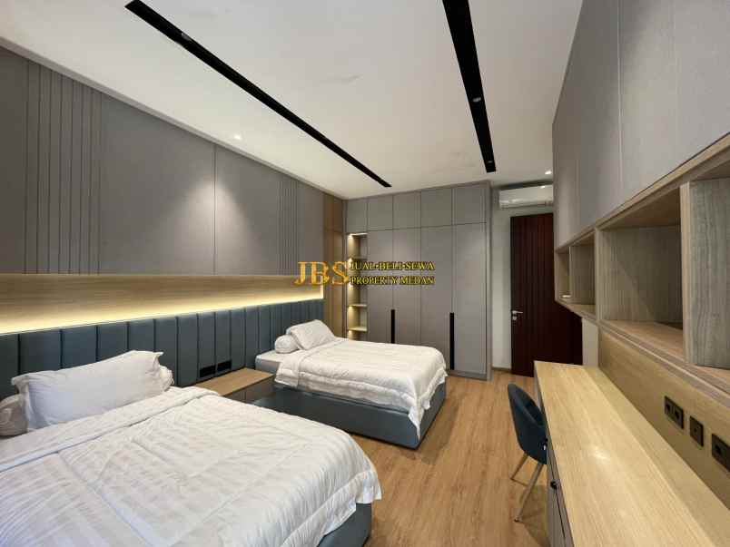 dijual villa komplek citraland gama