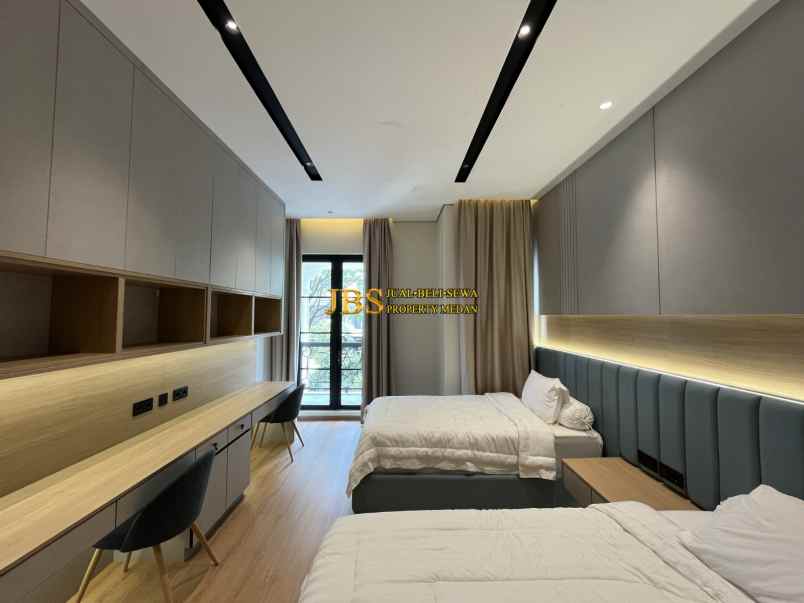 dijual villa komplek citraland gama