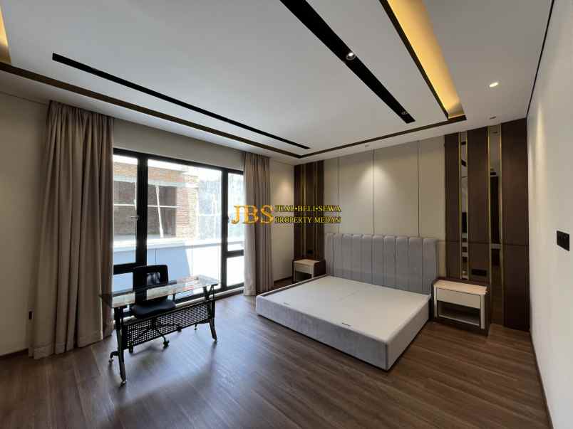 dijual villa komplek citraland gama