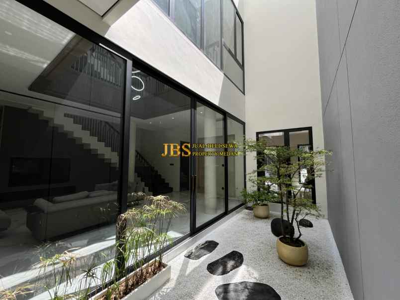 dijual villa komplek citraland gama