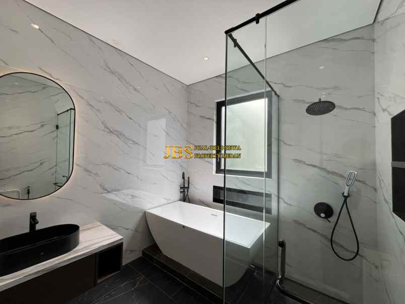 dijual villa komplek citraland gama