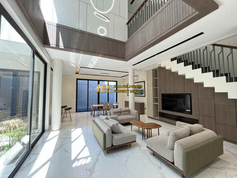 dijual villa komplek citraland gama