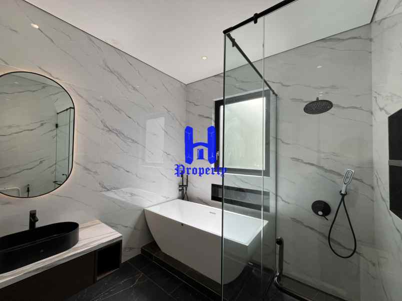 dijual villa komplek citraland gama