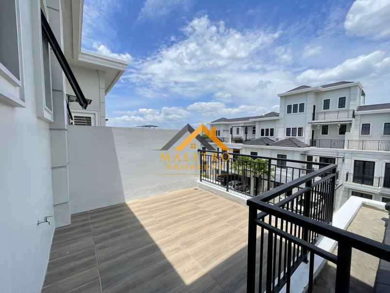 dijual villa komplek jewel park jalan starban polonia