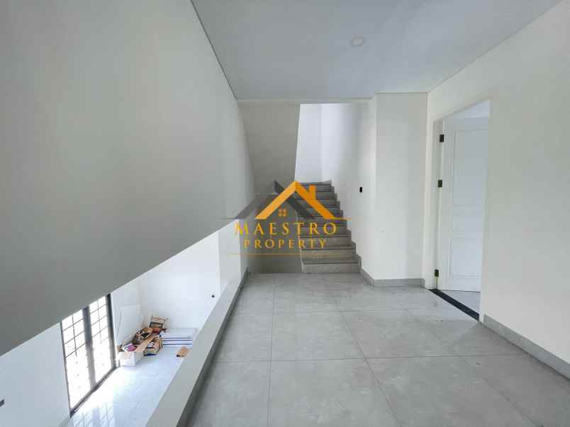 dijual villa komplek jewel park jalan starban polonia