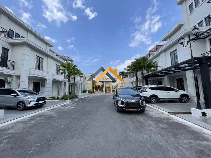 dijual villa komplek jewel park jalan starban polonia