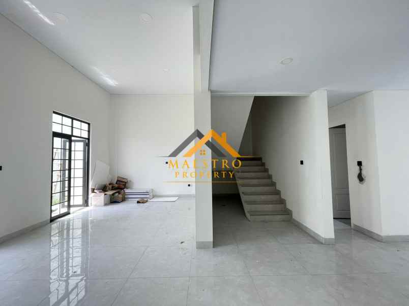 dijual villa komplek jewel park jalan starban polonia