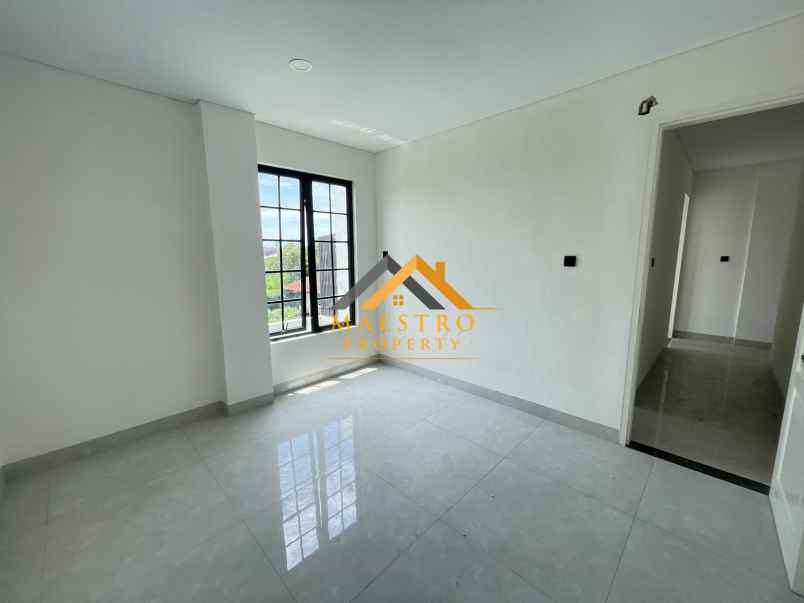 dijual villa komplek jewel park jalan starban polonia