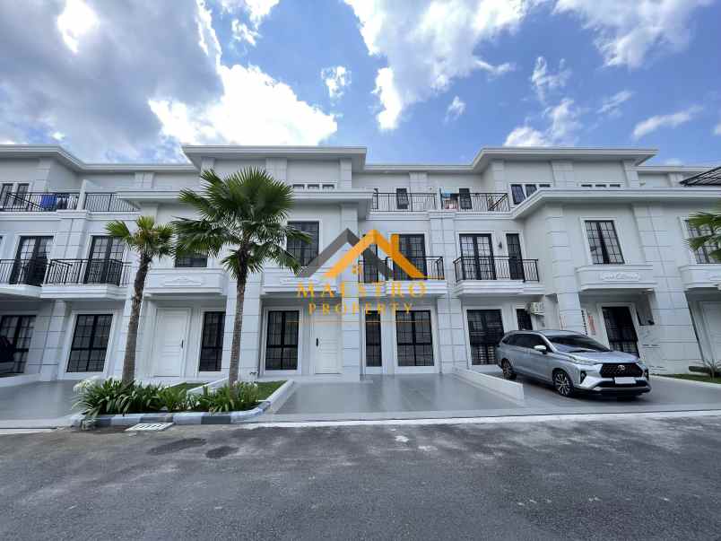 dijual villa komplek jewel park jalan starban polonia