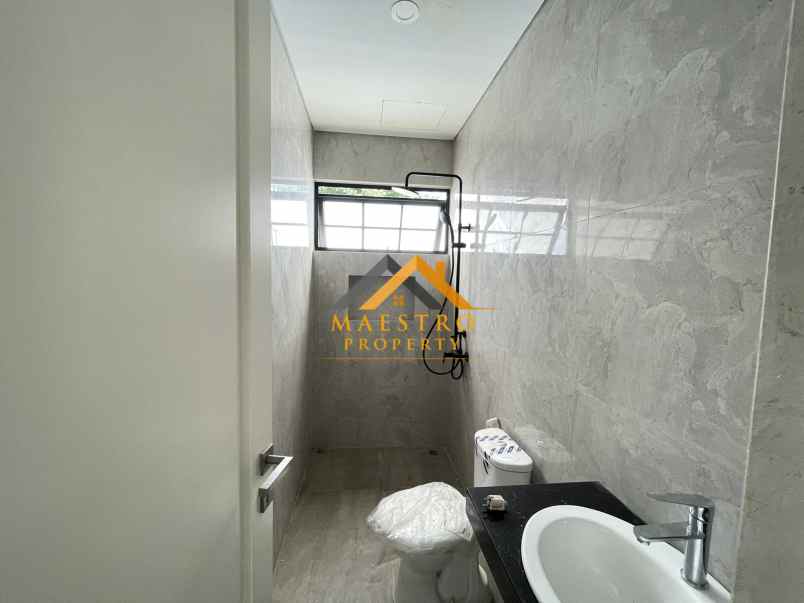 dijual villa komplek jewel park jalan starban polonia