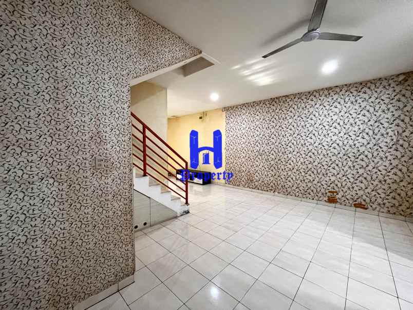 dijual villa komplek mutiara residence