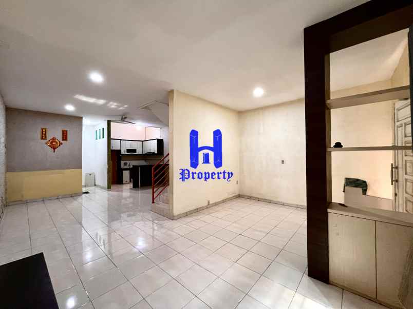 dijual villa komplek mutiara residence