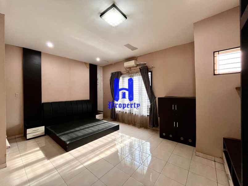 dijual villa komplek mutiara residence