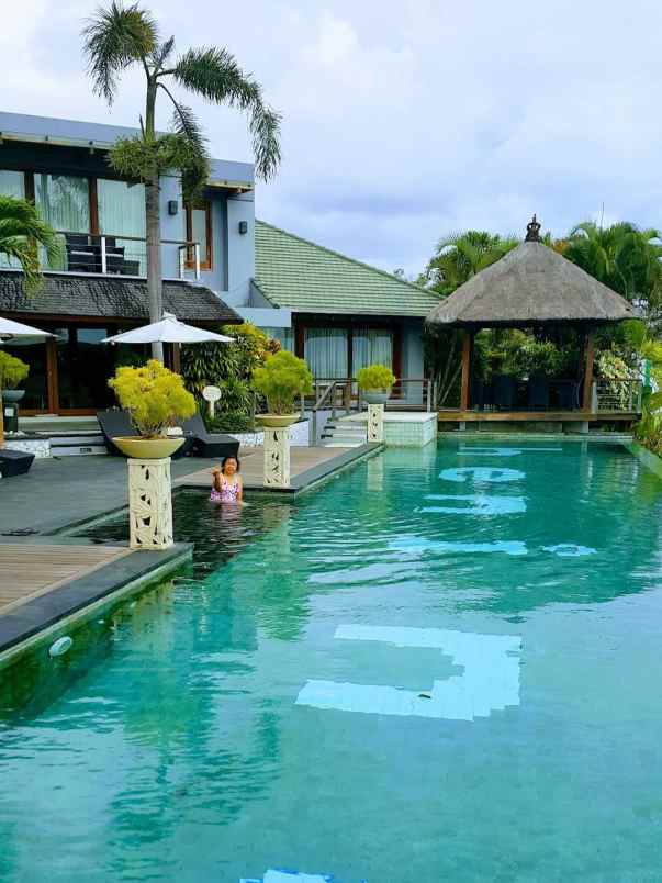 dijual villa nuansa utama