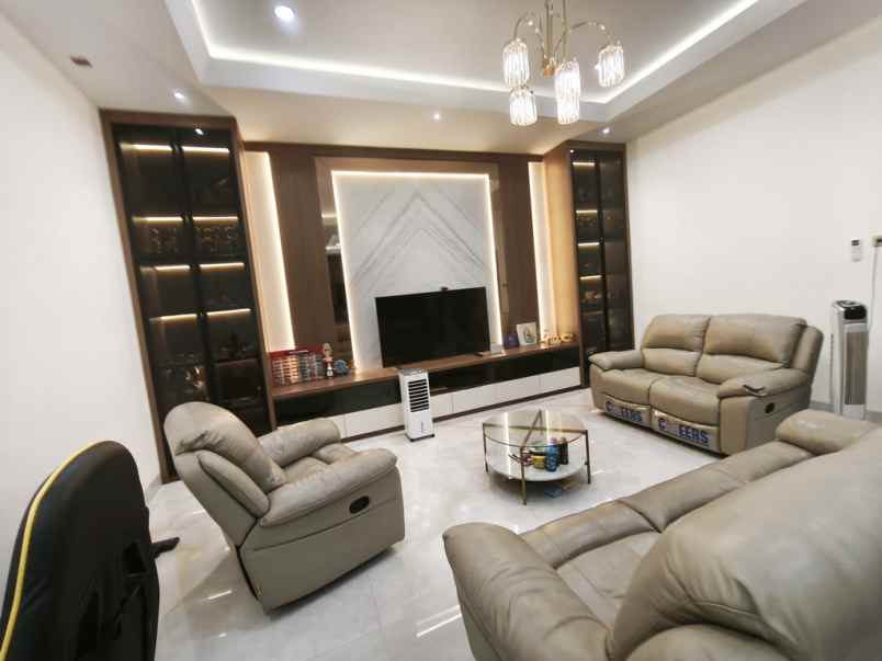 dijual villa siap huni komplek cemara asri