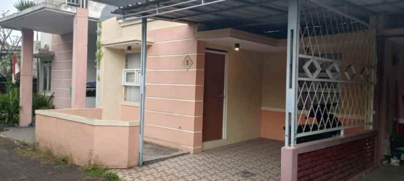 dikontrakan 1 rumah dalam cluster di margahayu raya