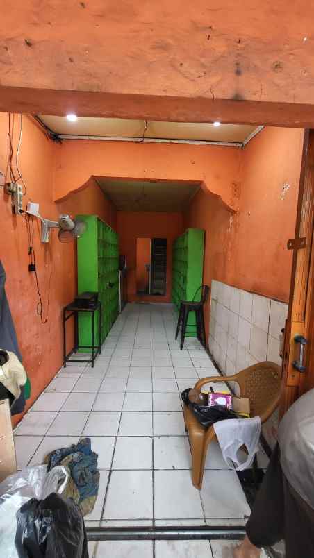 dikontrakan atau disewakan kios tahunan