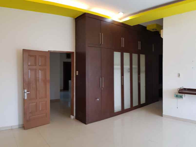 disewa rumah 2 tingkat komplek cemara hijau