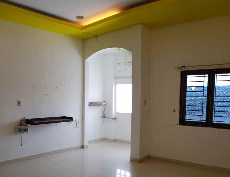 disewa rumah 2 tingkat komplek cemara hijau