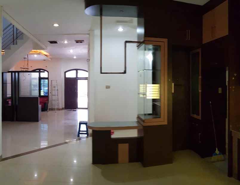 disewa rumah 2 tingkat komplek cemara hijau