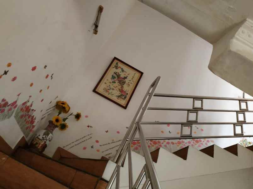 disewakan rumah bagus 2 lantai kelapa puan timur