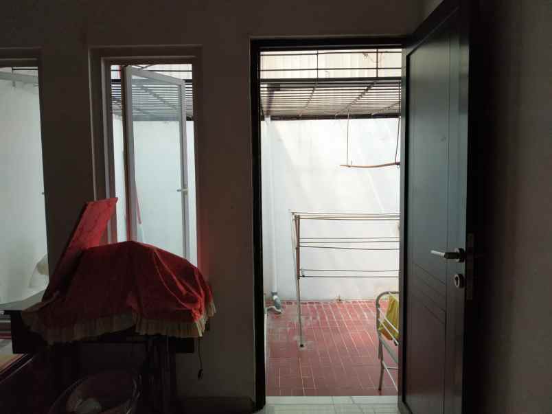 disewakan rumah bagus 2 lantai kelapa puan timur