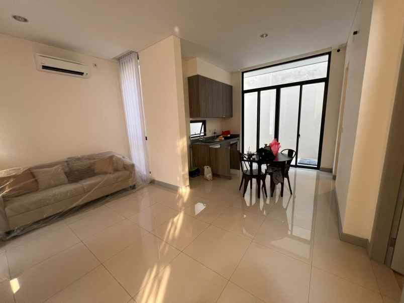 disewakan rumah cluster sentarum asya jgc