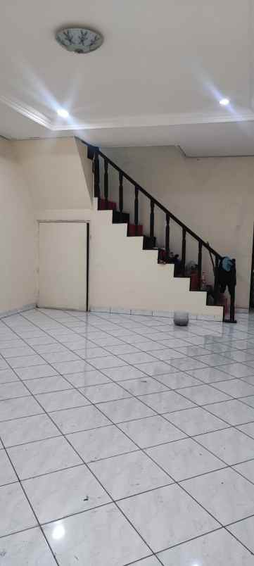 disewakan rumah kelapa lilin kelapa gading