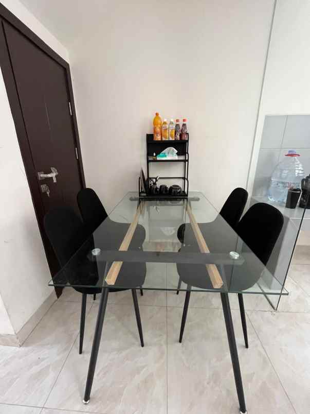 disewakan rumah lavon 1 swan city cikupa