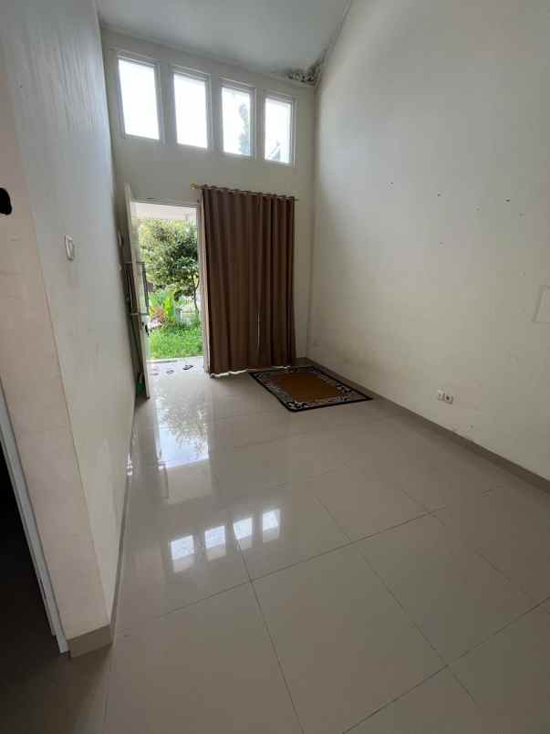 disewakan rumah victoria green residence