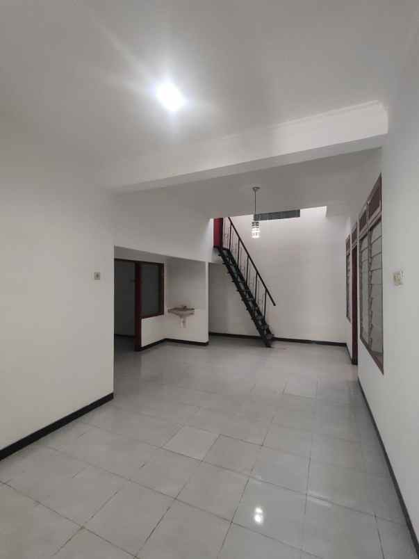 disewakan rumah wisma mukti