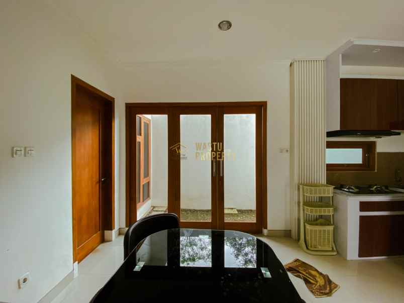 hunian premium 2 lantai di pinggir jalan raya tajem