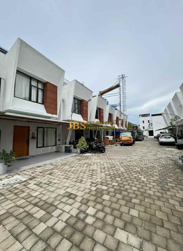 jual rumah di komplek villa rukun mas adam malik medan
