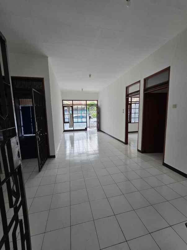 jual rumah taman holis indah 1 di bandung siap huni