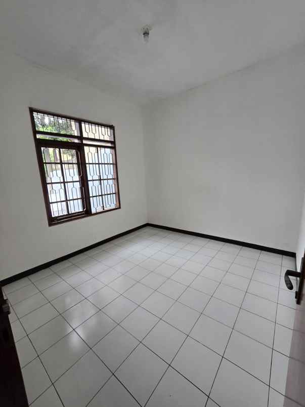 jual rumah taman holis indah 1 di bandung siap huni
