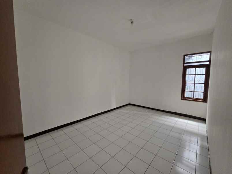 jual rumah taman holis indah 1 di bandung siap huni