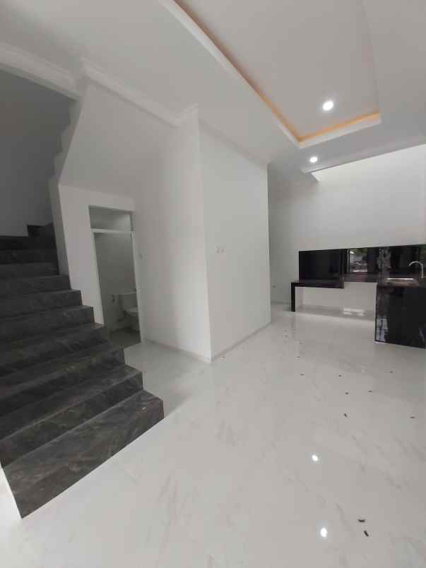 manyar indah unit a barat 2 lantai nego
