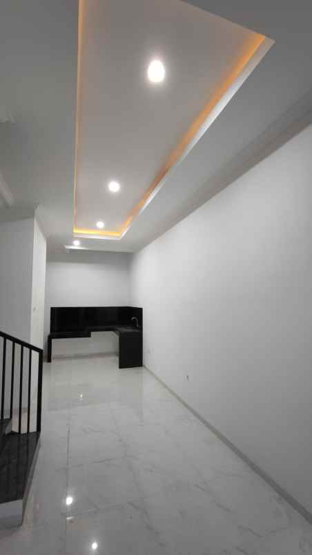 manyar indah unit a barat 2 lantai nego